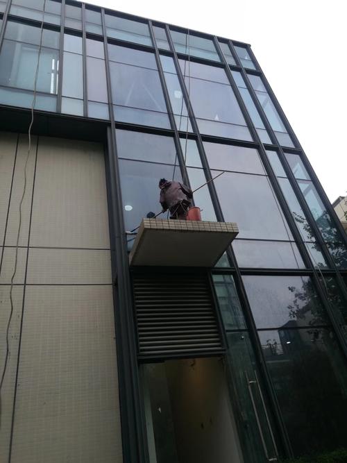 專注工廠酒店商場市場,寫字樓學校住宅小區出租屋清潔!